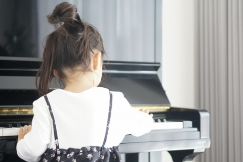 ピアノレッスン画像子供　ブログ用.jpg