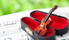 写真：憧れの楽器、バイオリン。親子で弾いてみよう！｜おとサロン静岡呉服町