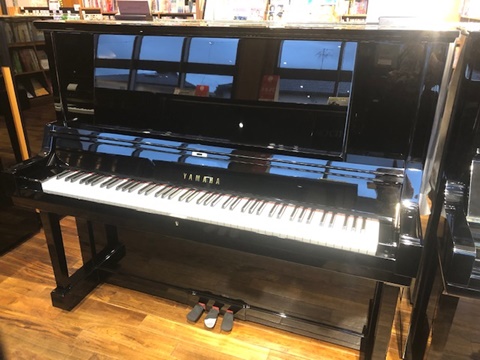 ヤマハ中古ピアノＸシリーズの展示が一度に11台！｜SBS通り店｜すみや